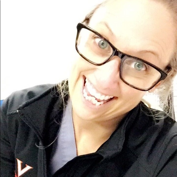 Meet your Posher, Lindsay - Picture 3 of 3